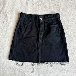 NWOT H&M Black Denim Raw Hem Mini Skirt